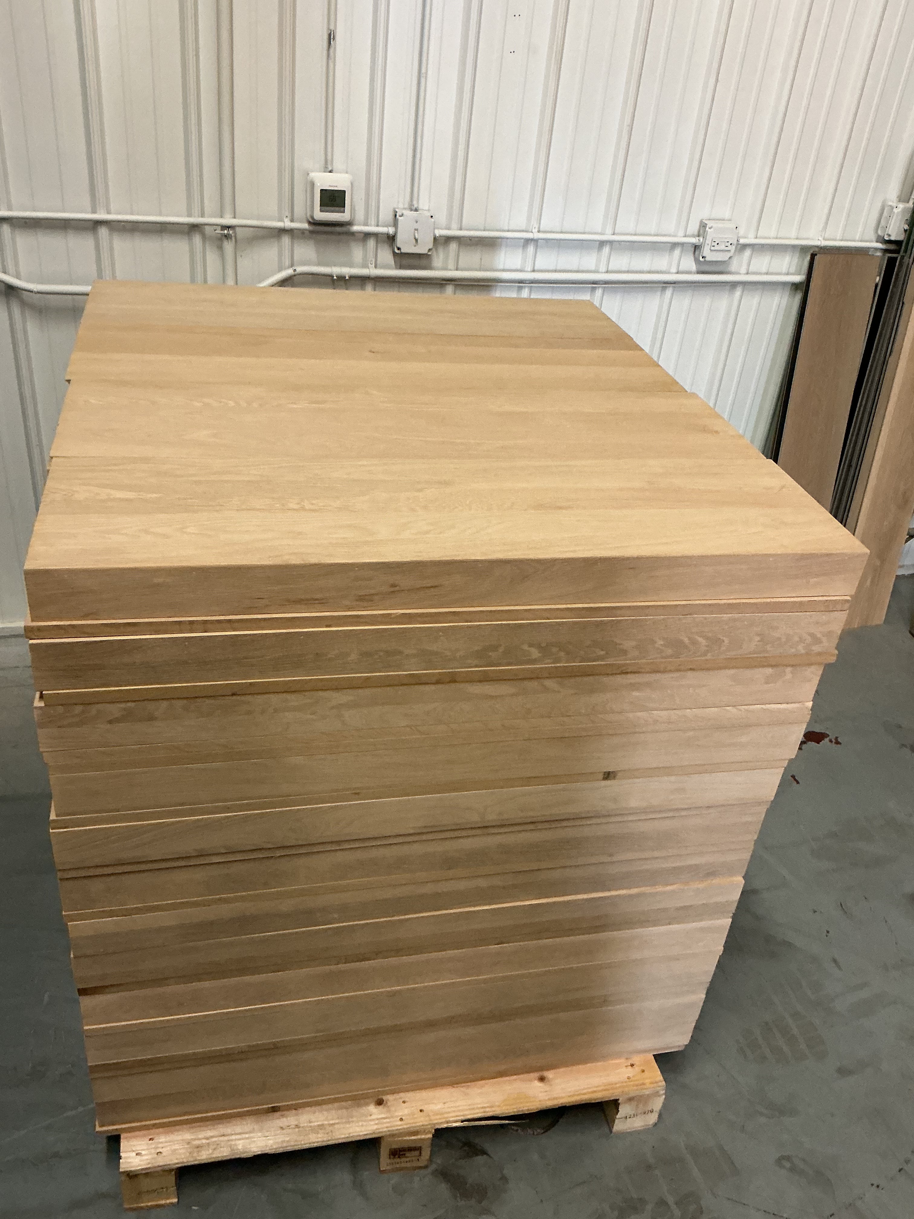 Flooring & Molding Tread & Squared Nosing