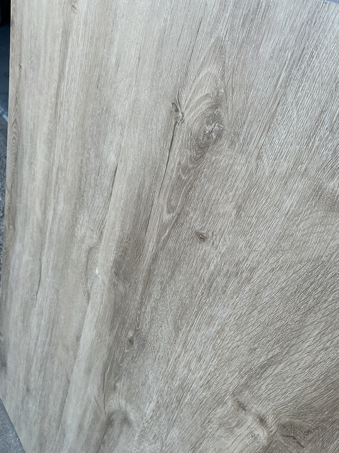 Noor Plank 5.5mm – 22 Mil – Unilin Click – Deep Emboss – UV Coating. Color: Champion