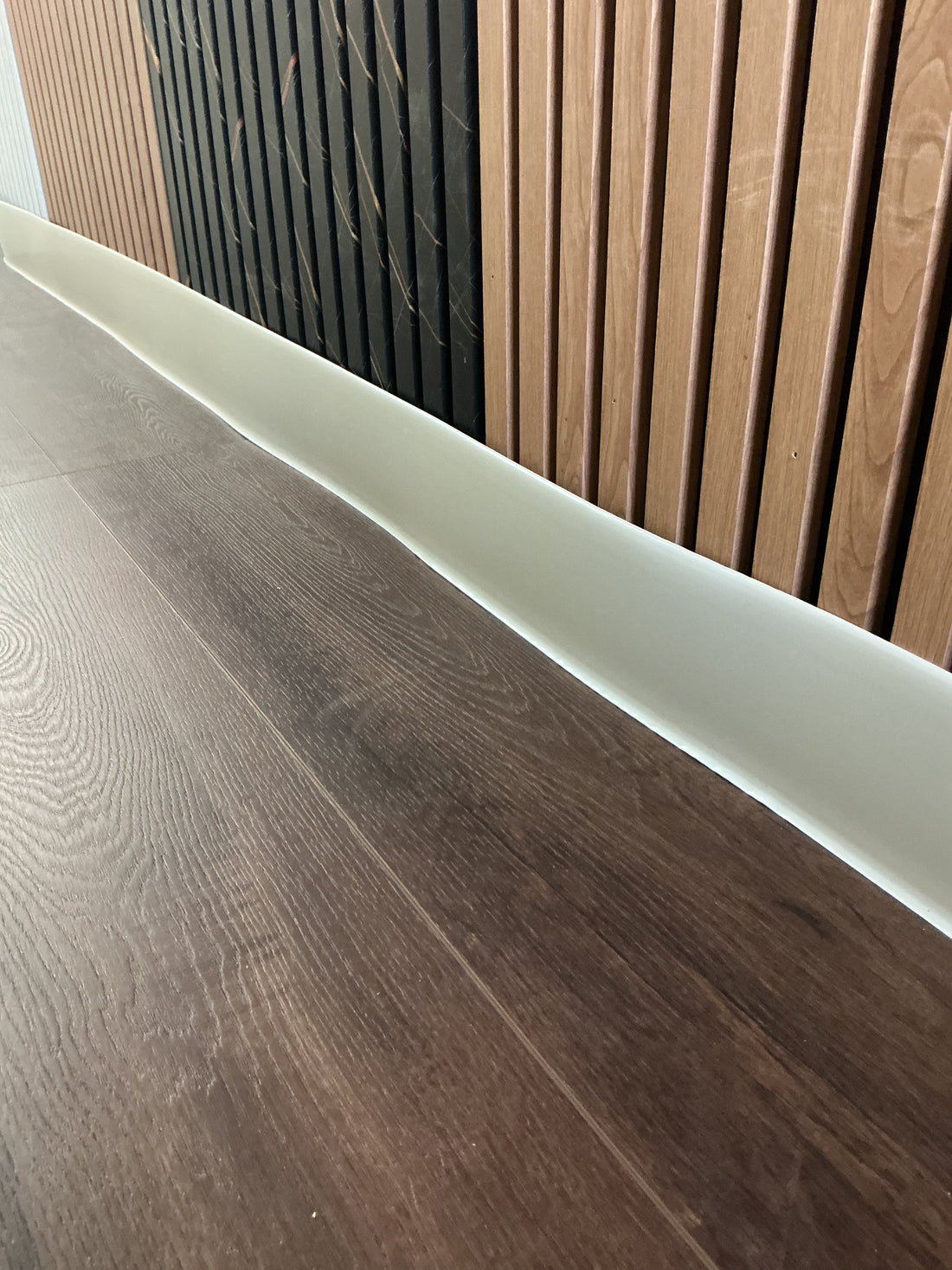 Johnsonite Traditional Vinyl #27 GRAY HAZE Wallbase 4 1/2" x 120' - 1/8"