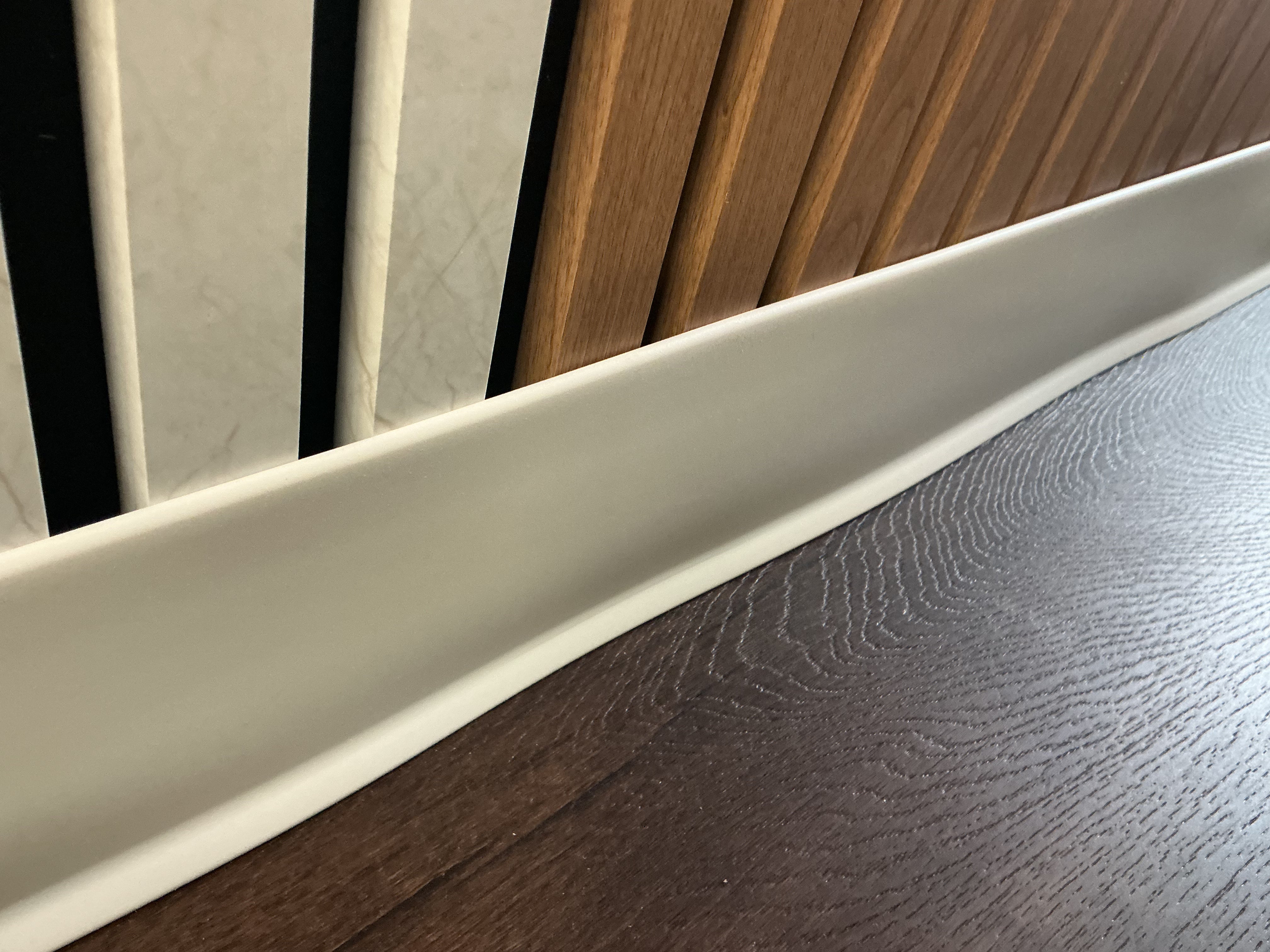 ROPPE Corporation SNOW 4 in. x 120 ft. x 0.125 in. Rubber Wall Cove Base