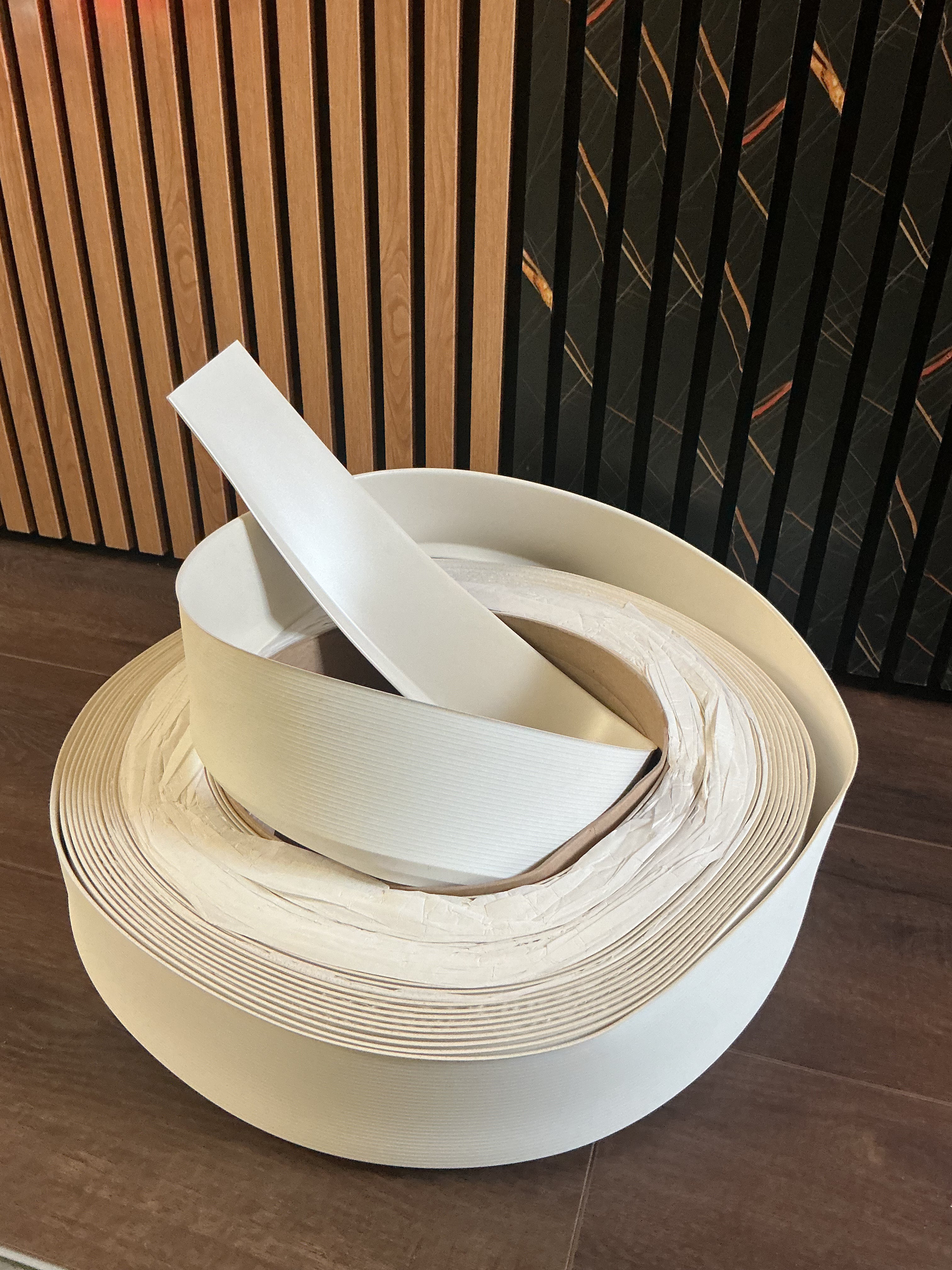 Johnsonite Rubber Wall Base Duracove Thermoplastic Rubber 1/8" (Type TP) TOELESS Duracove #50 WHITE- 1/8" (3 mm) x 4" x 120'