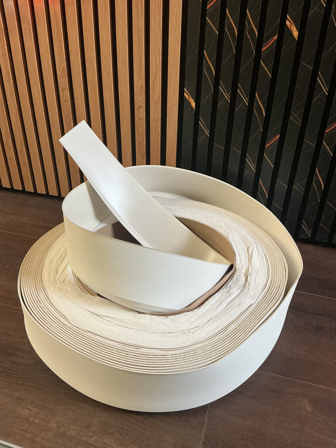 Johnsonite Rubber Wall Base Duracove Thermoplastic Rubber 1/8" (Type TP) TOELESS Duracove #50 WHITE- 1/8" (3 mm) x 4" x 120'