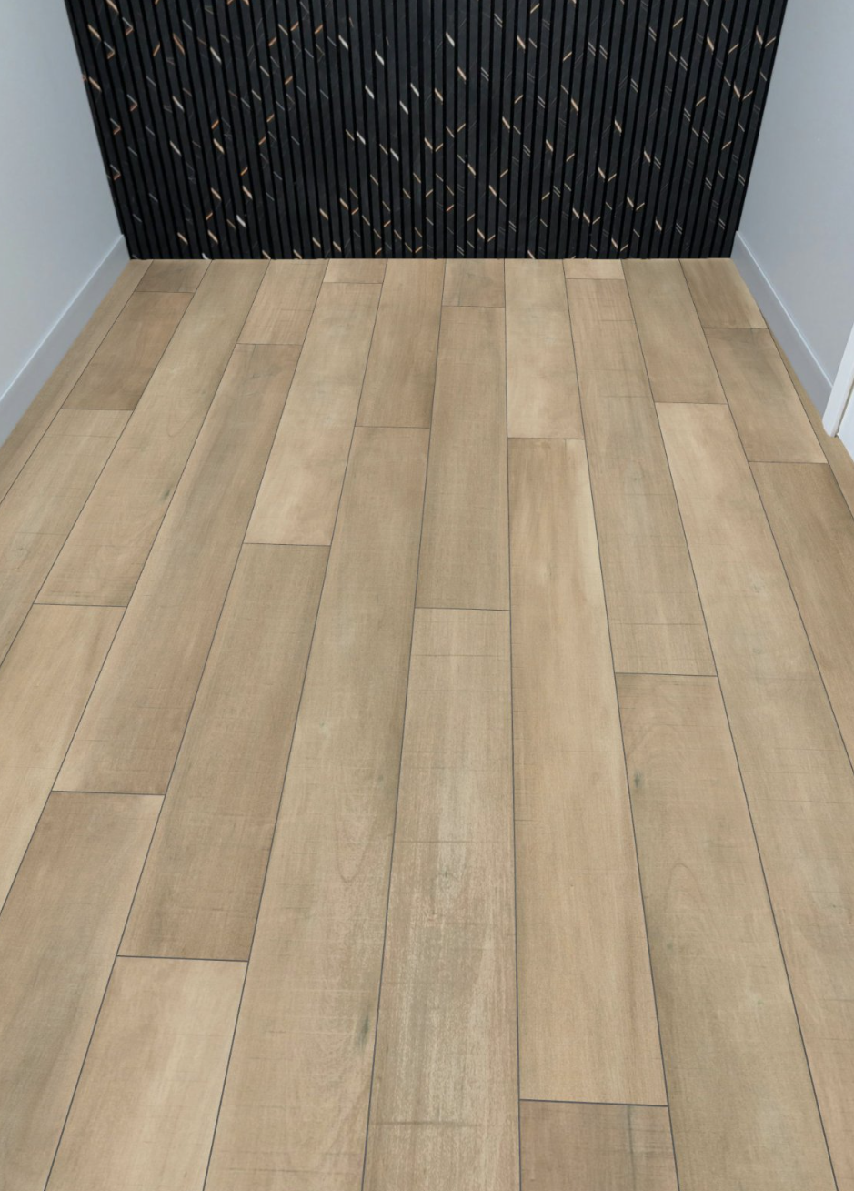 Eclipse

SAGA-M16503. Johnson.hardwood Saga villa